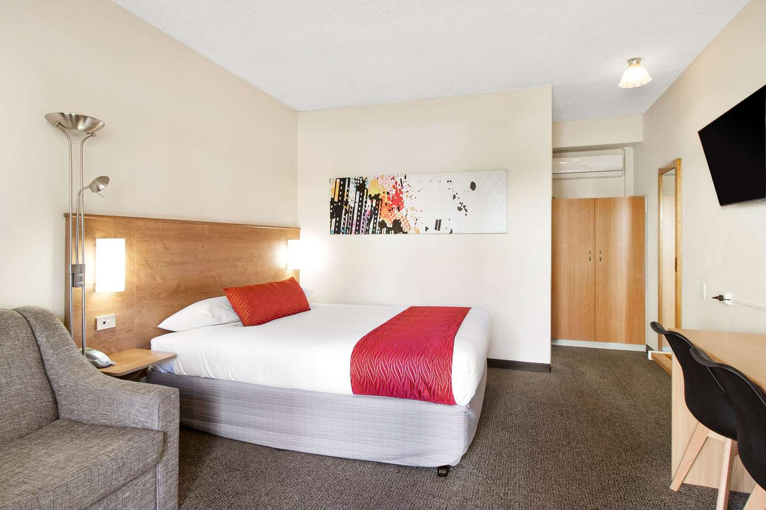 Upgrade, Queen Bed