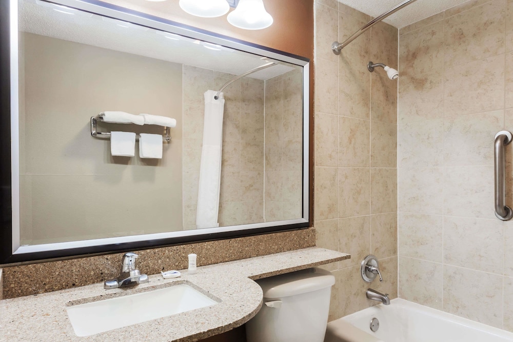 Microtel Inn & Suites by Wyndham Lexington 11/30