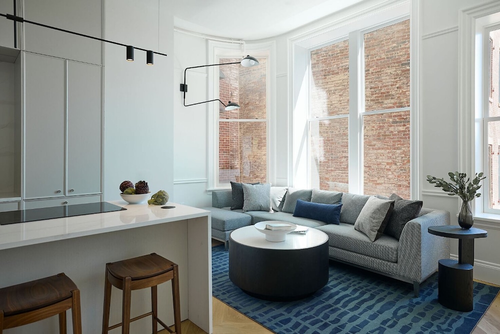 The Docent's Collection at 178 Middle Street 20/37