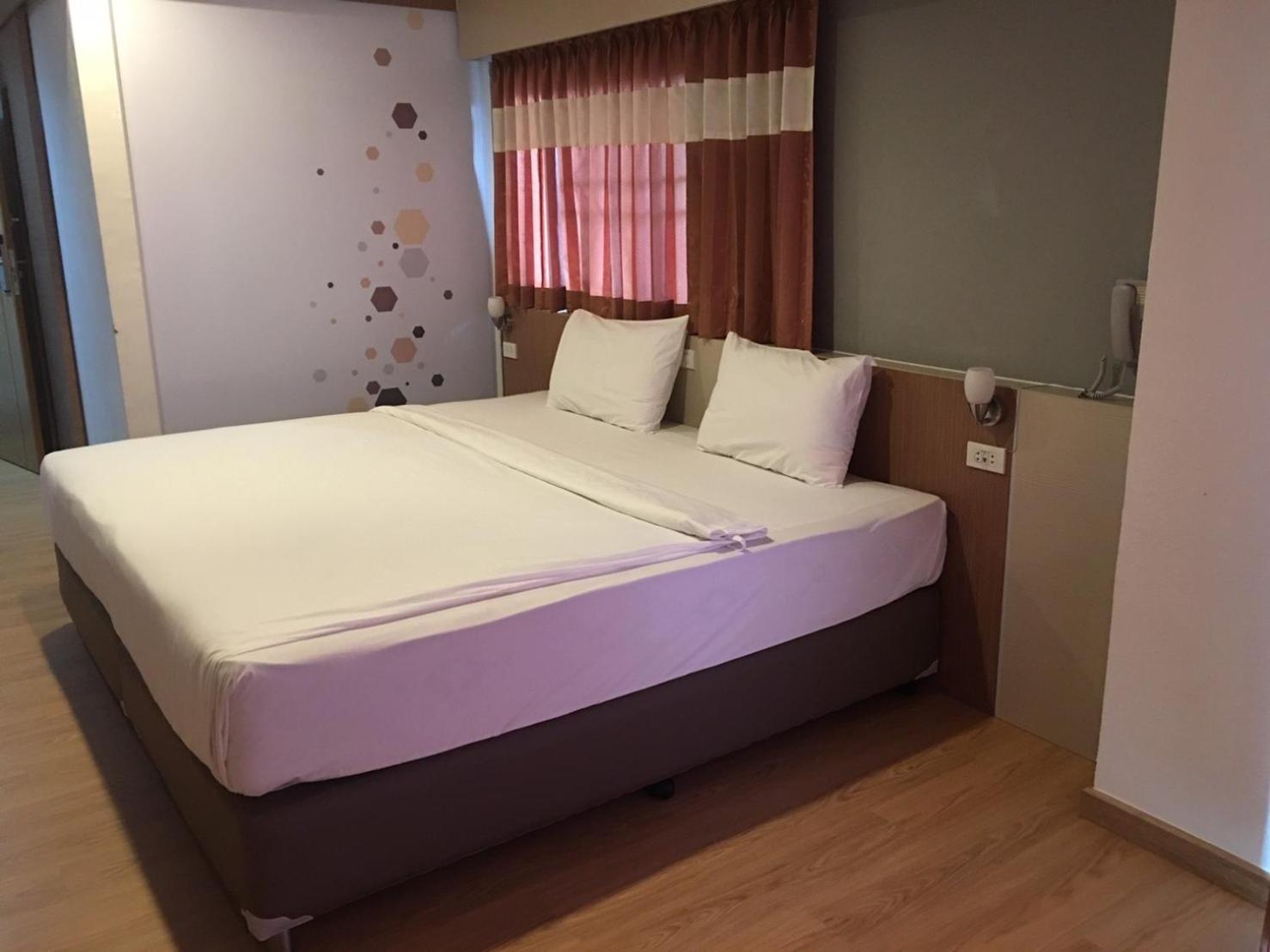 Ingnaam Hotel 11/50