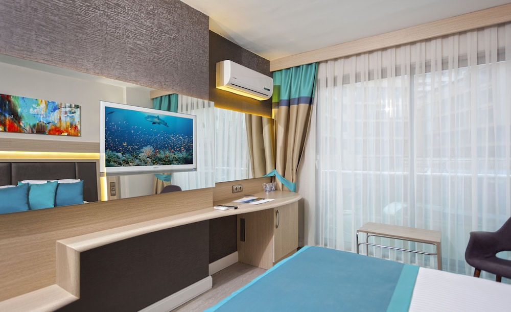 Falcon Hotel 15/81