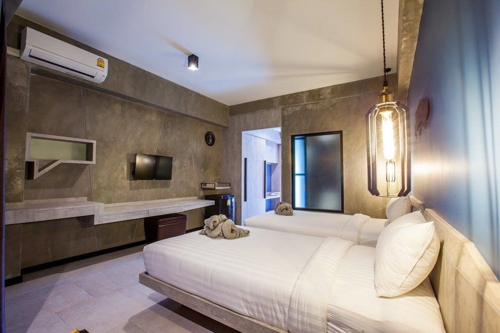 DELUXE, TWIN BEDS