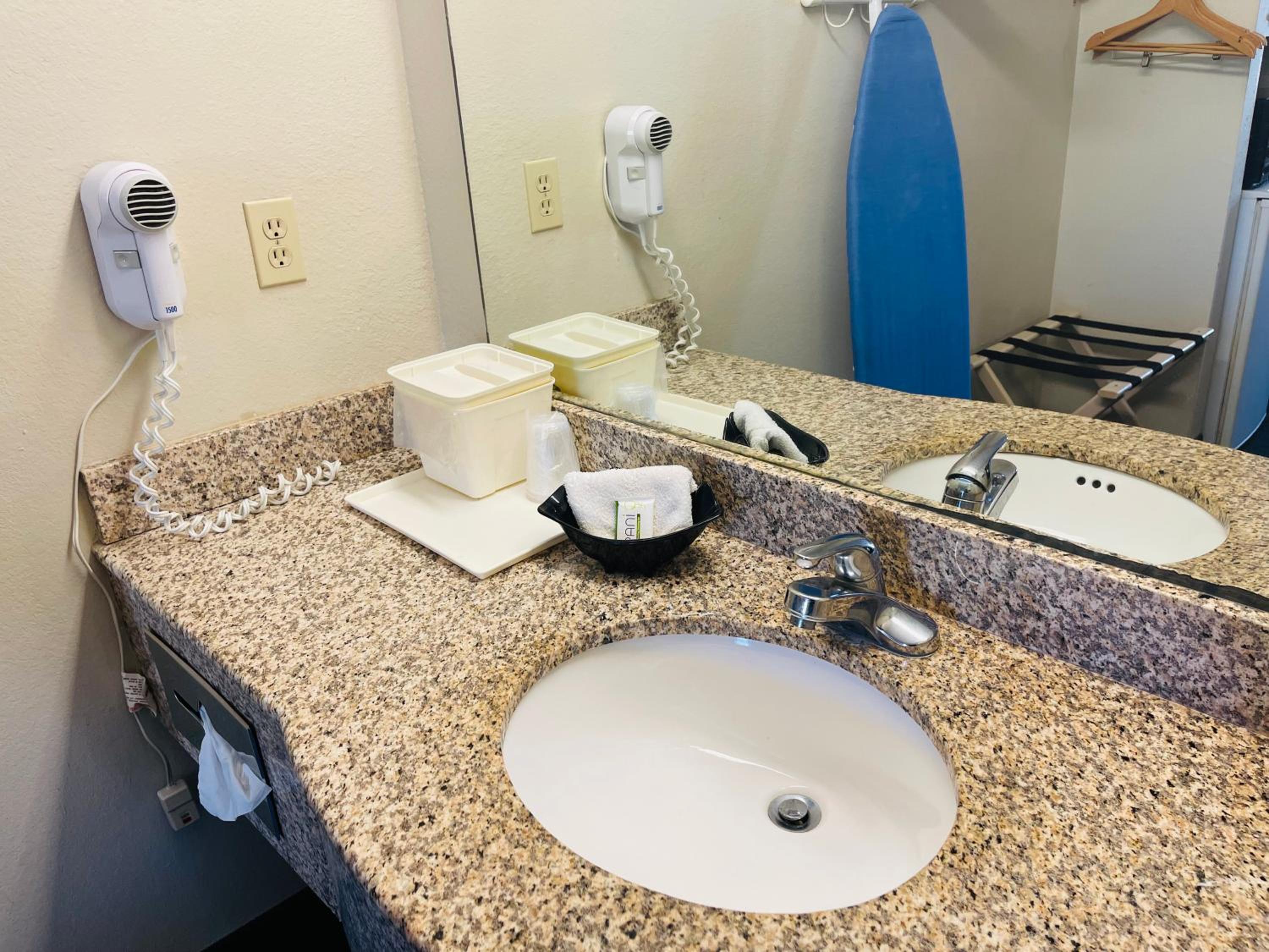 غرفة بسرير كينج بجاكوزي، Best Western Magnolia 4/10