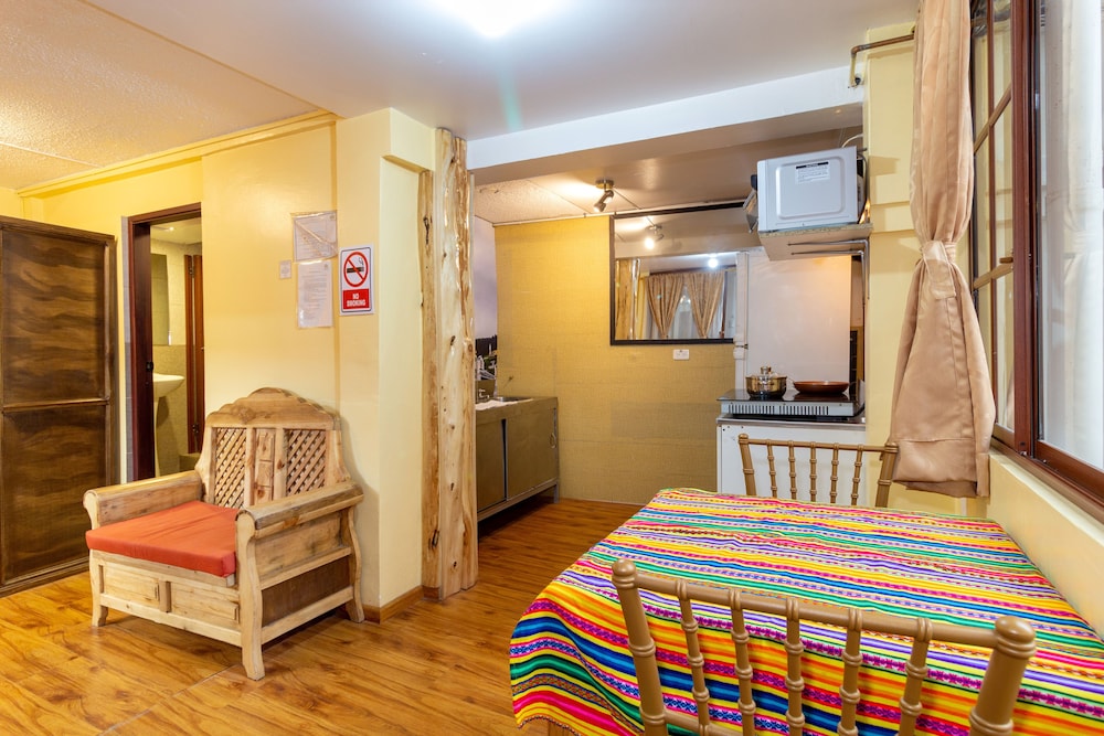 FRIENDS HOSTEL 10/78