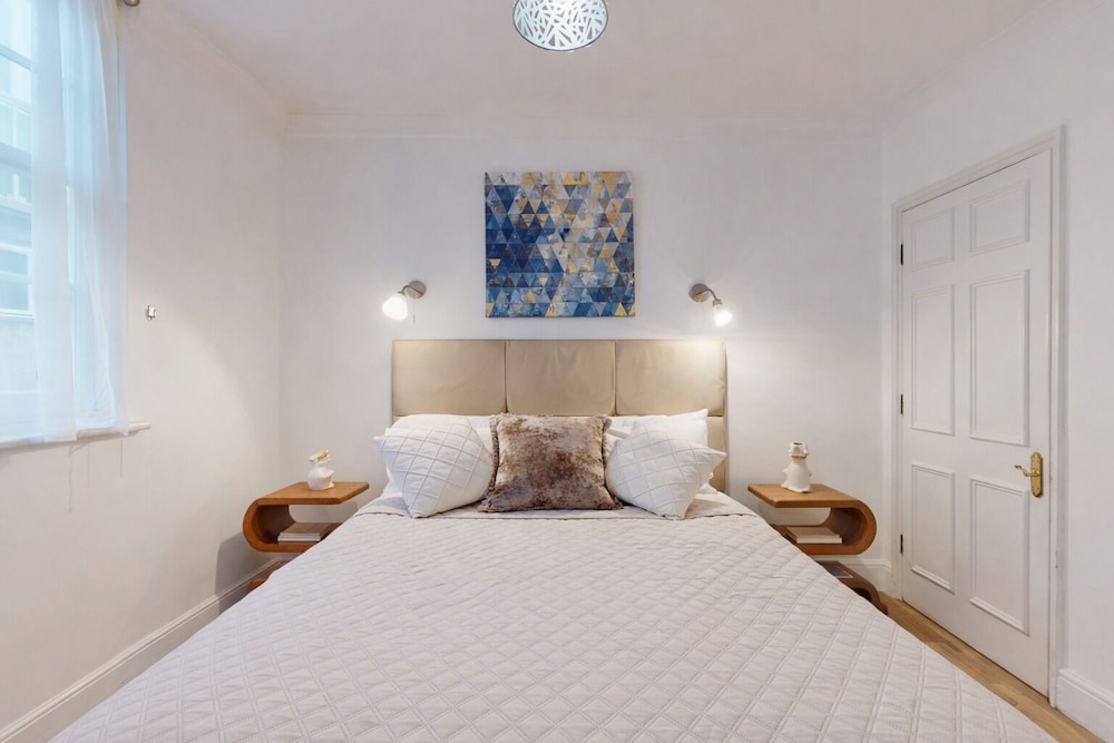 Park Lane Apartments/Clarges Street 12/50