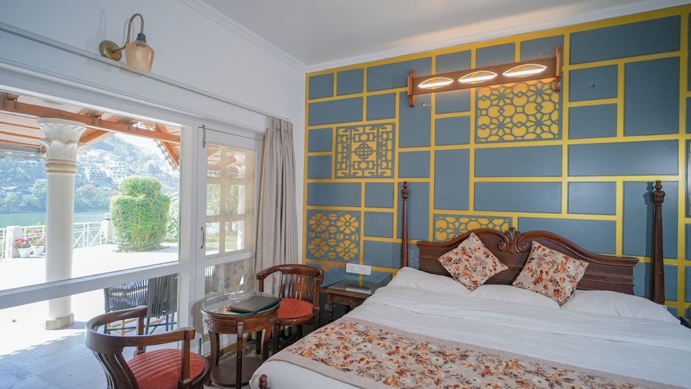 Mini, Executive, Cottage, King Bed, Lake Side, Ground Floor