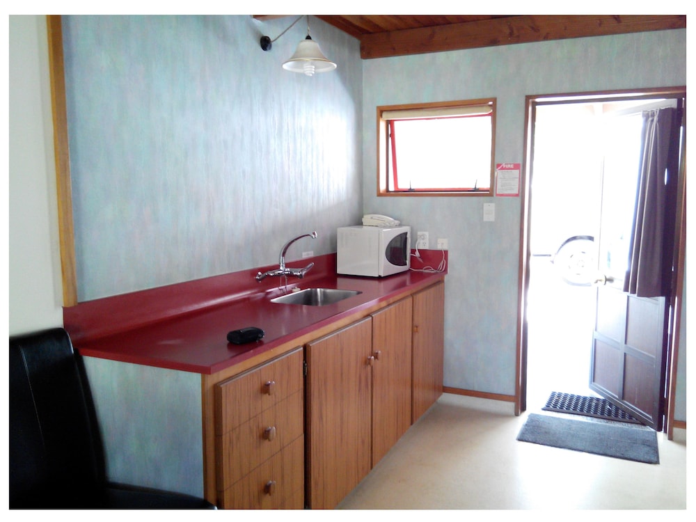 Larchwood Motel 1/25