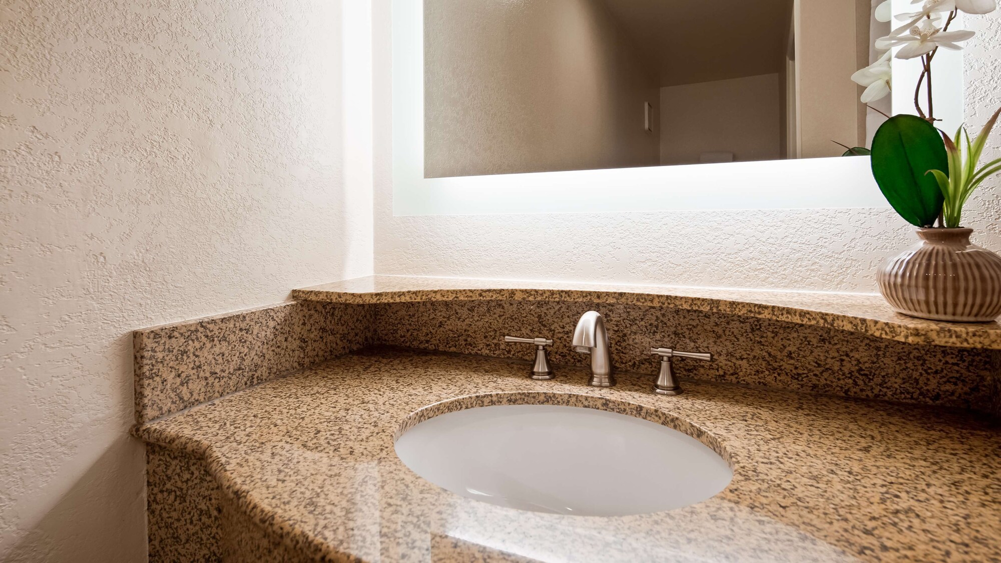Standard, 2 Queen Beds, Best Western Plus Ontario Airport & Convention Center 10/10