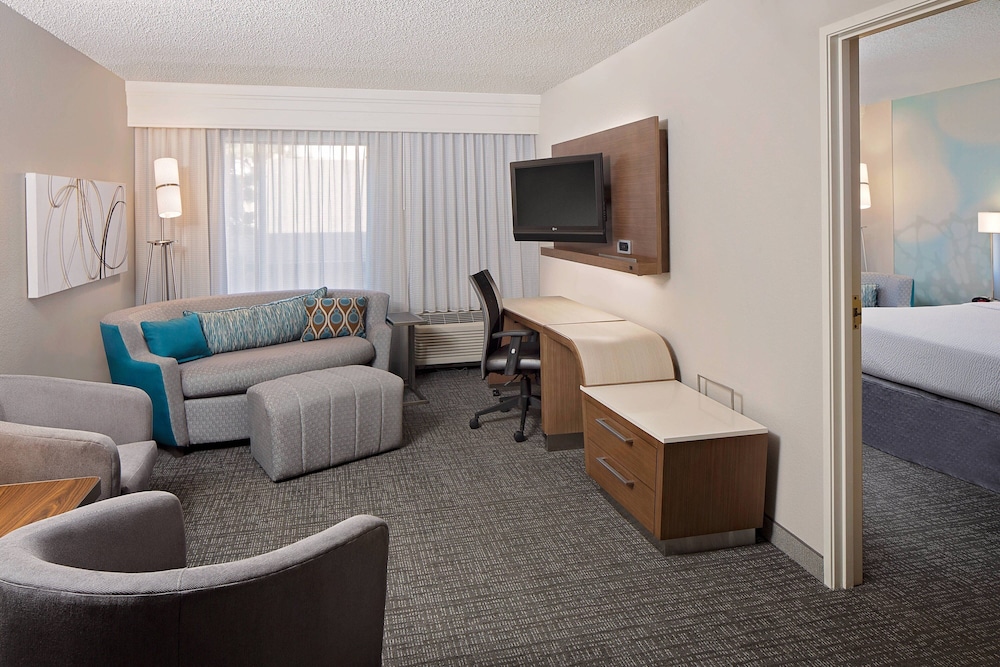 Courtyard By Marriott Houston Westchase 15/28