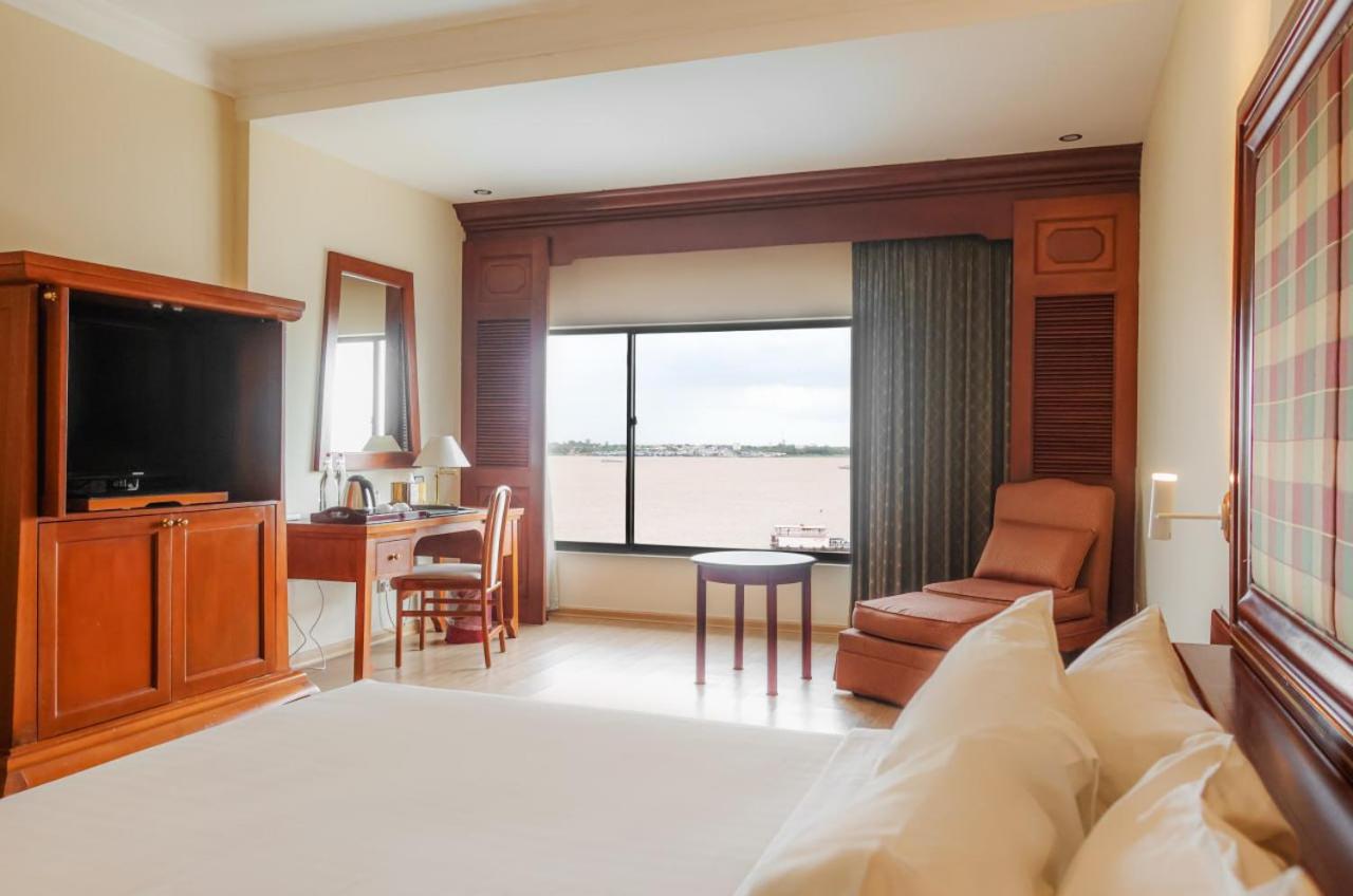 Deluxe, Double or Twin Bed, River View, Cambodiana Hotel 9/10