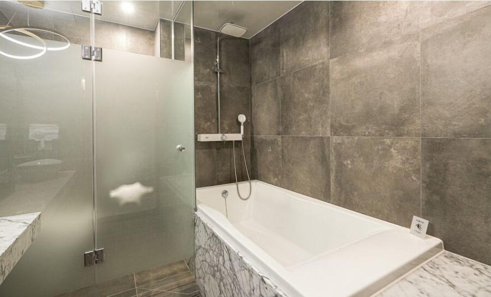 Hotel 99 Prestige 45/68