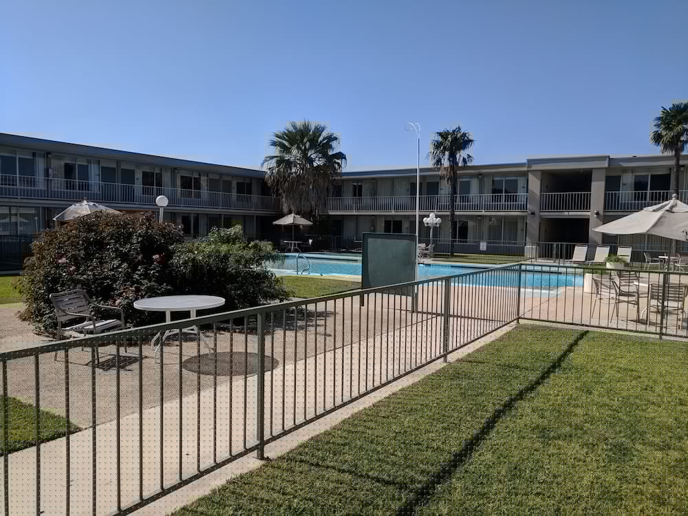 Days Inn by Wyndham Seguin TX 22/27