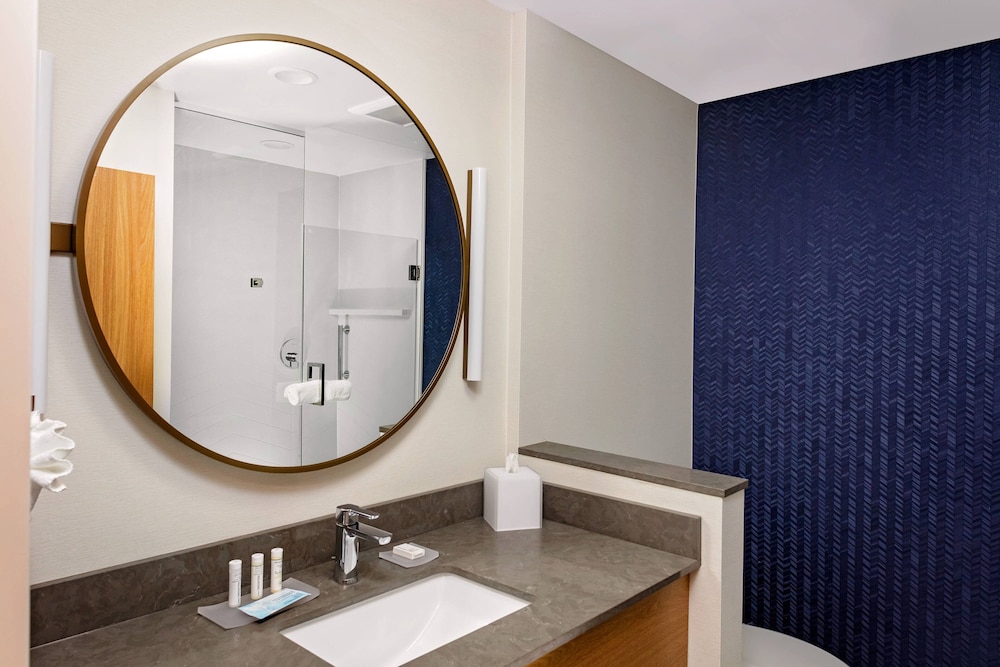 Fairfield Inn Suites Port Clinton Waterfront 12/32