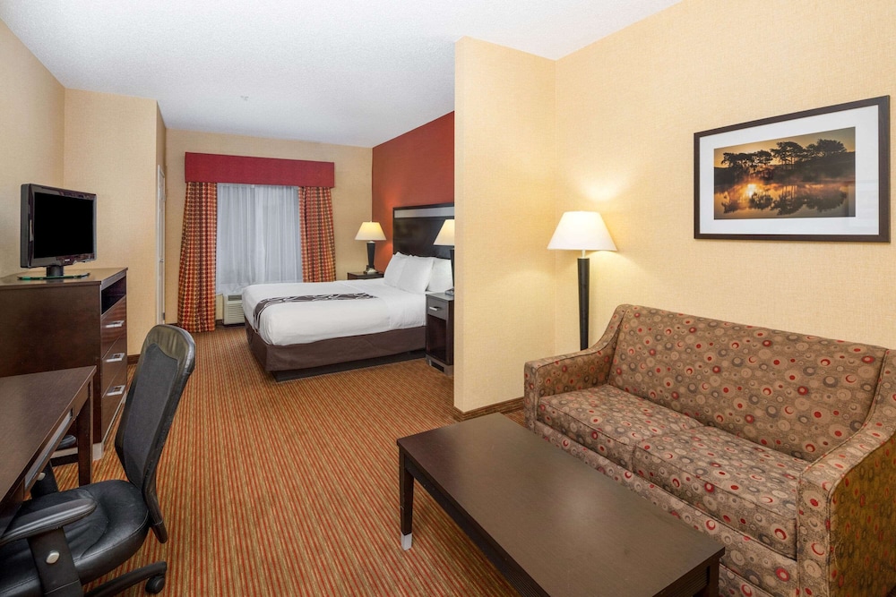 La Quinta Inn Suites Warner Robins 48/62