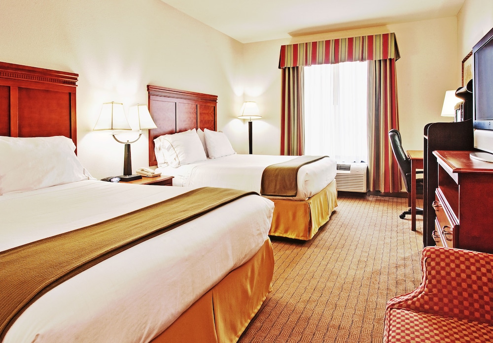 Holiday Inn Express Hotel Suites Dyersburg 16/41