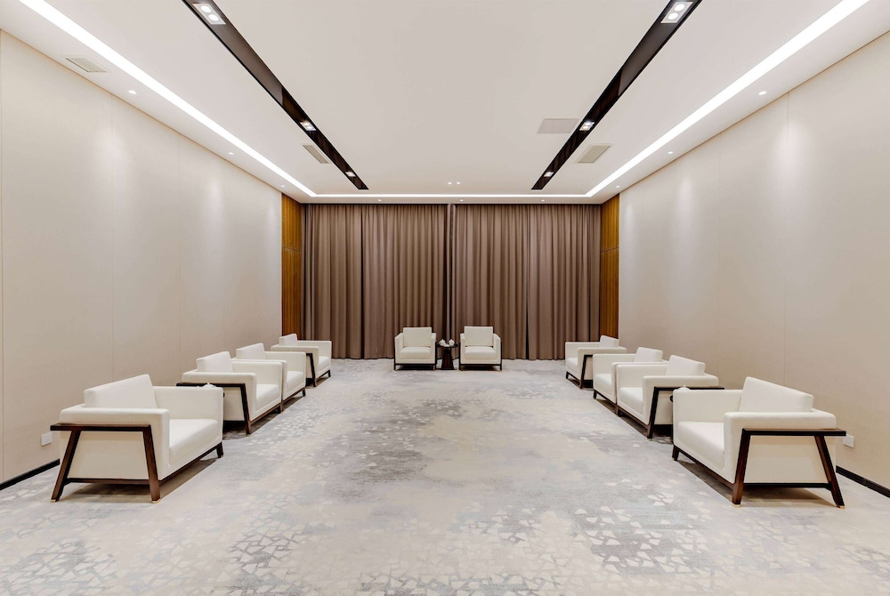 Howard Johnson Lakeview Hotel Huaibei 40/48