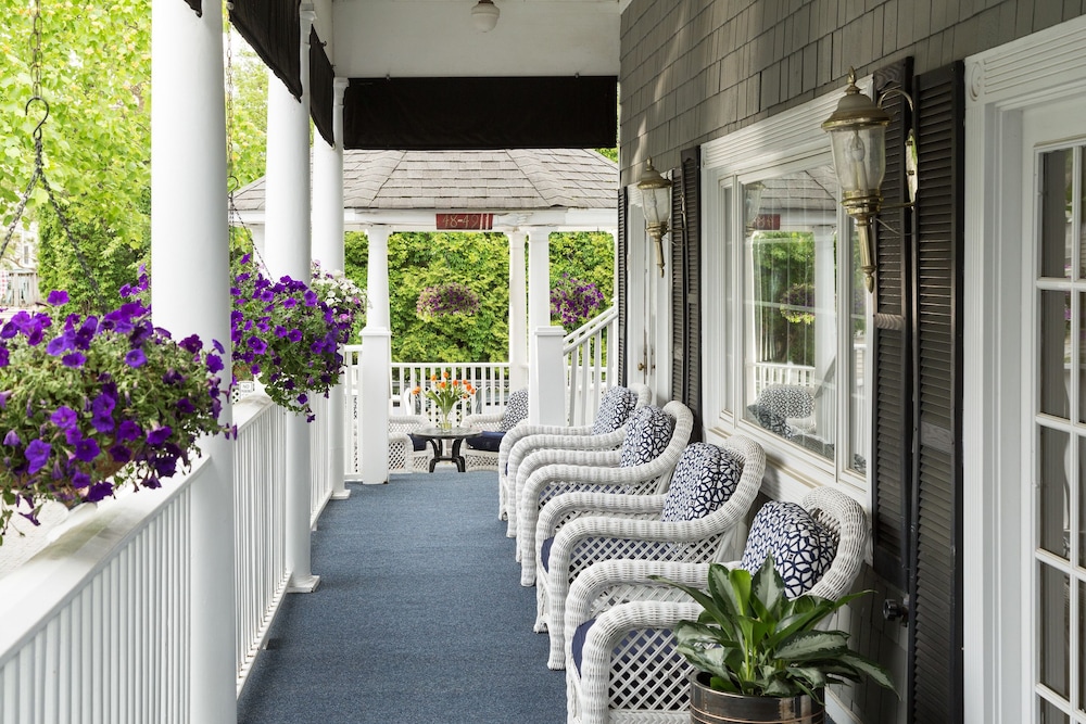 The Chateau Inn and Suites 27/57