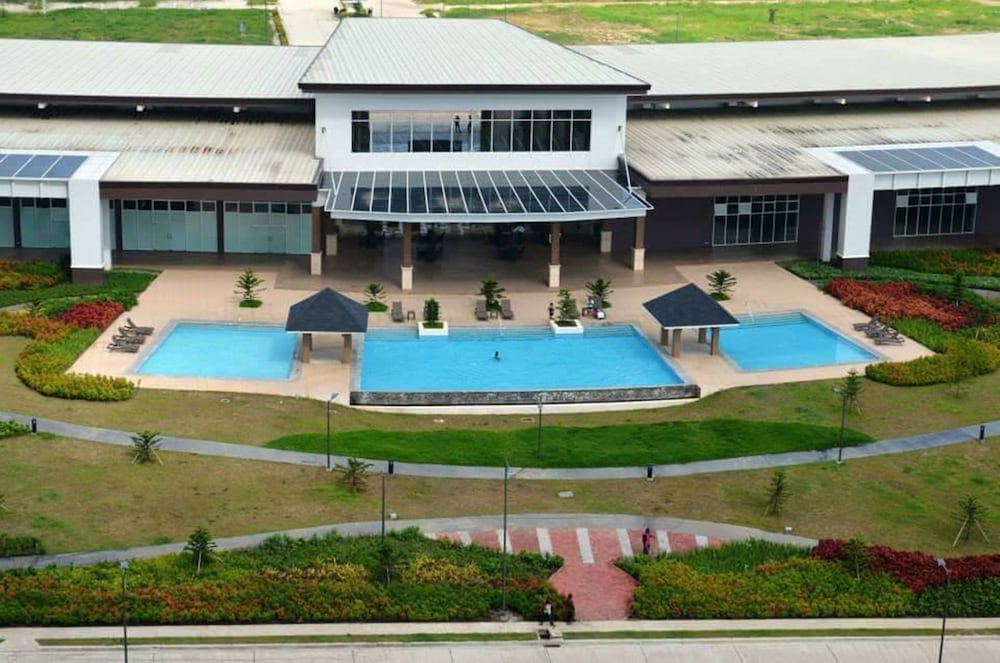 Tagaytay Condotel 30/36