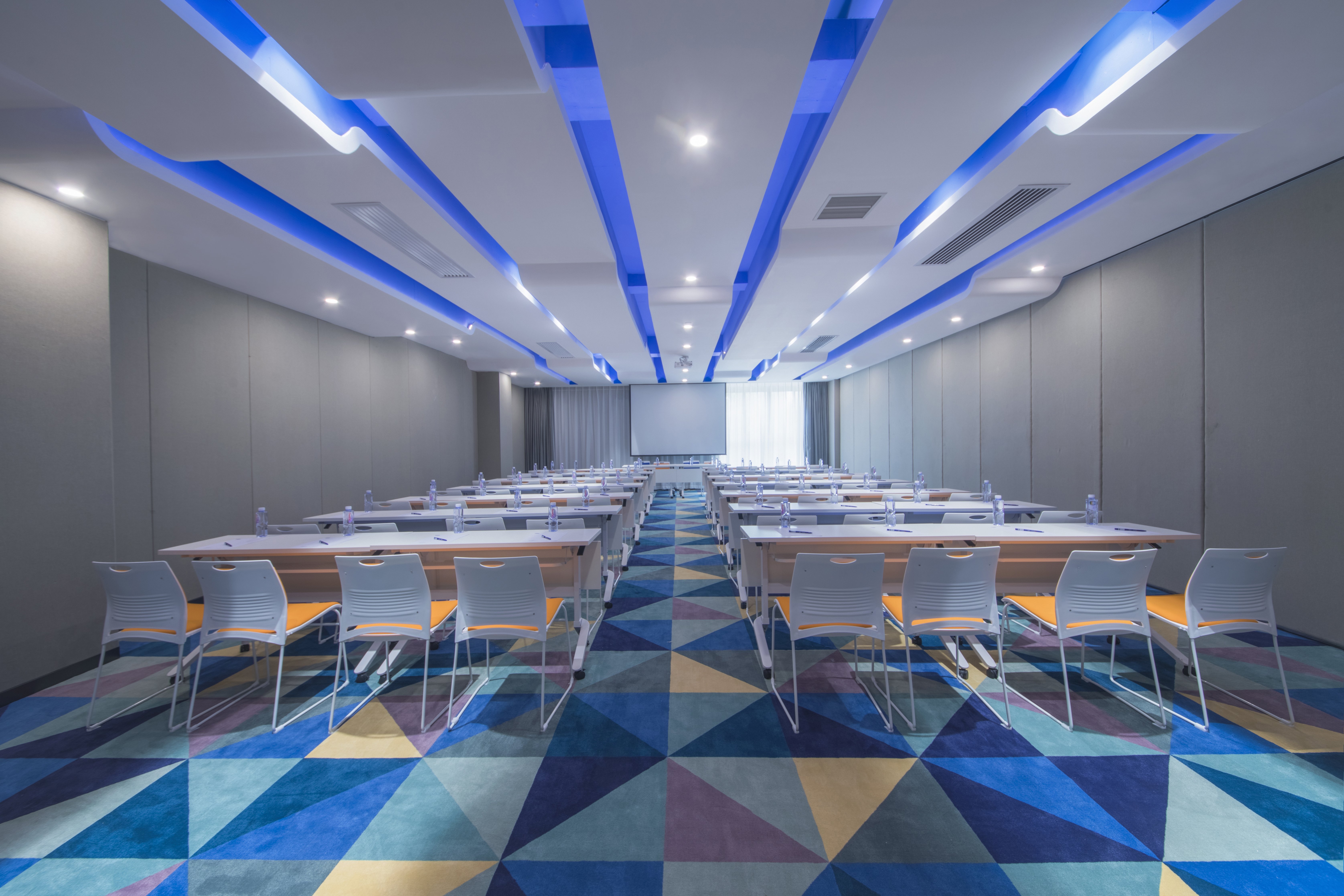 Holiday Inn Express Shanghai Jinshan 12/17