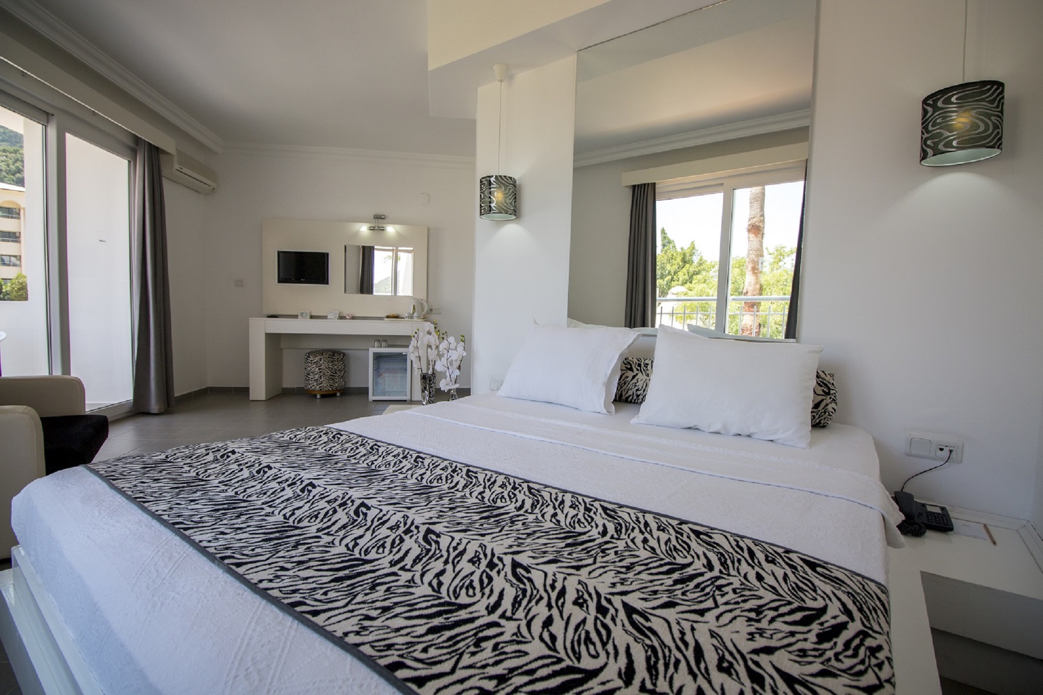 Room, Double Bed, Lateral Side Sea View