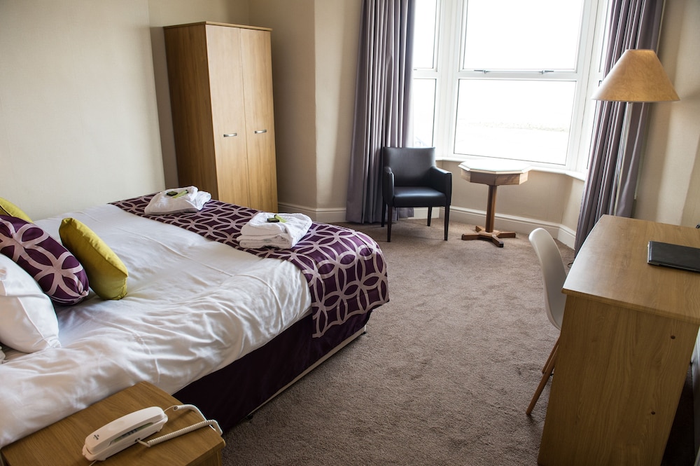 Room at Lancaster Morecambe Bay Hotel by Belvilla, MORECAMBE