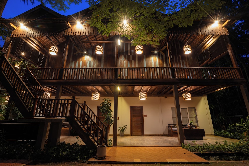 Isann Lodge 2/68