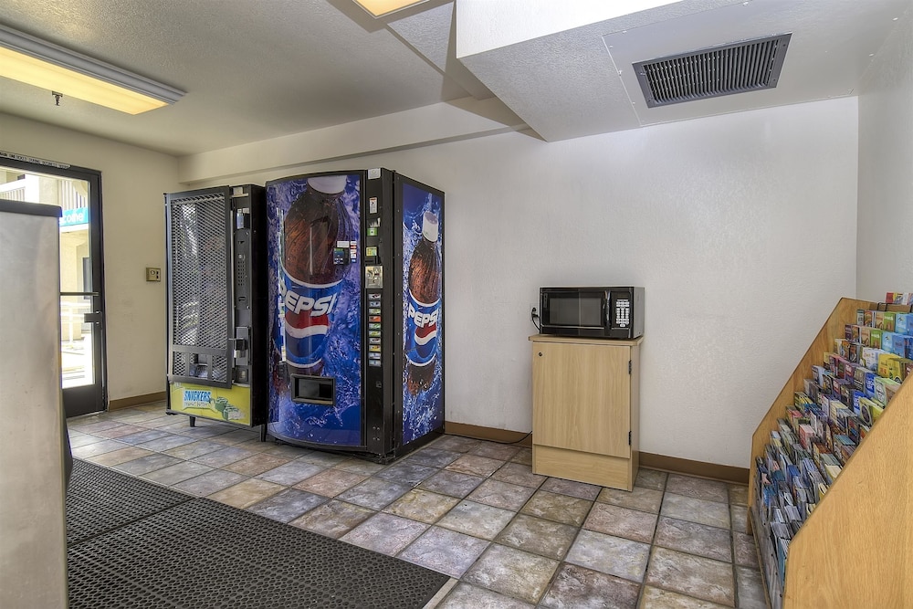Motel6 Carlsbad, CA Beach 38/50