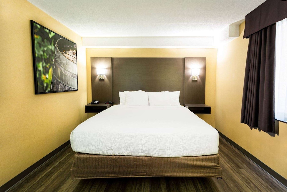 ROOM, KING BED
