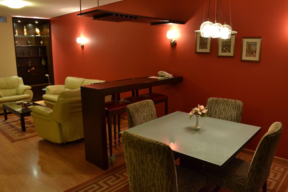 MONTEVERDE HOTEL 31/64
