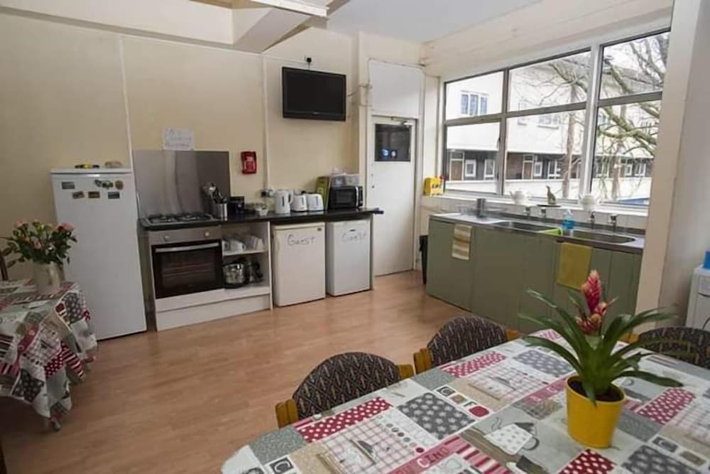 The Queens Hostel 18/21