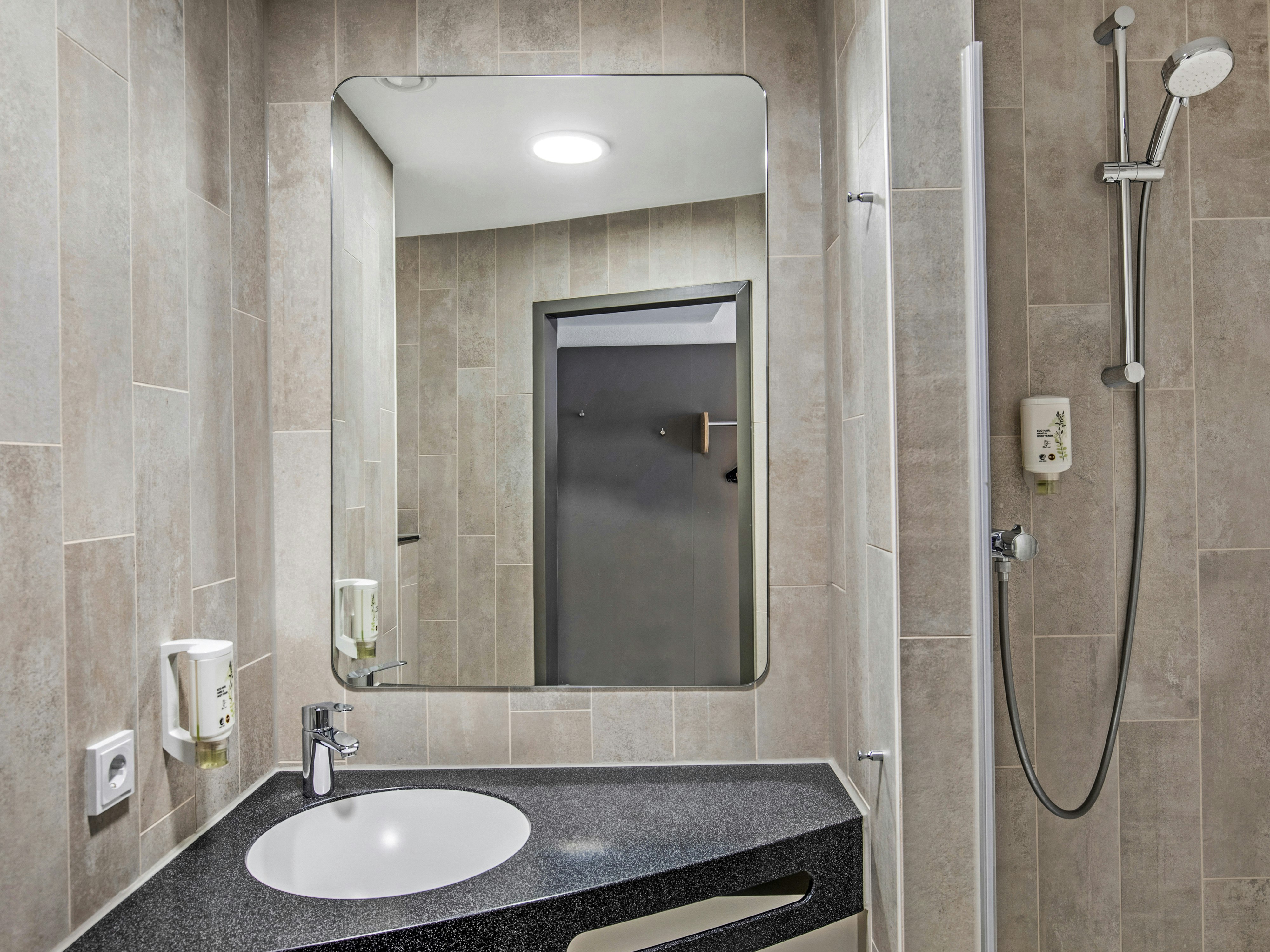 B&B HOTEL Hamburg-Airport 11/12
