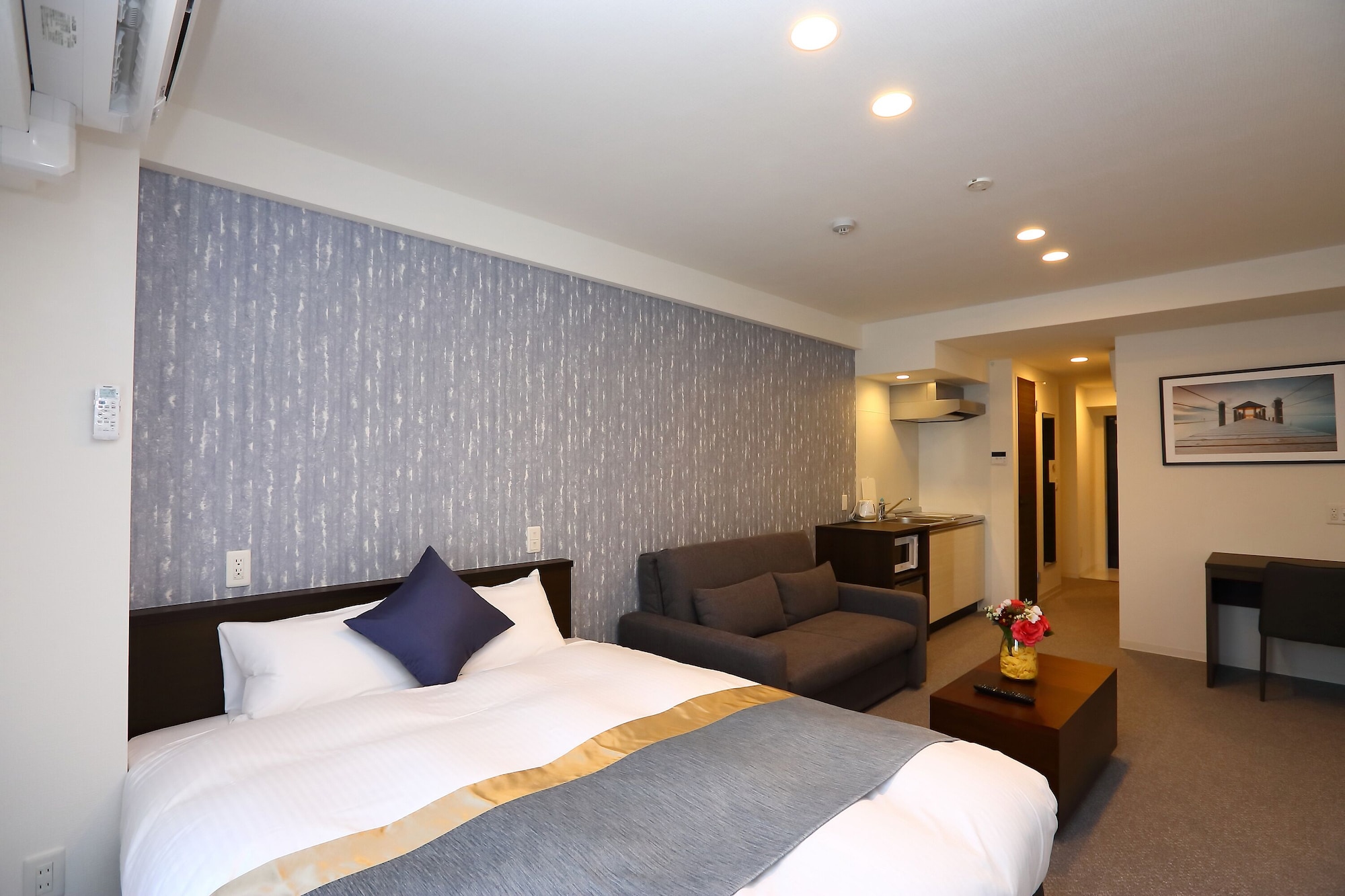 DELUXE, DOUBLE BED