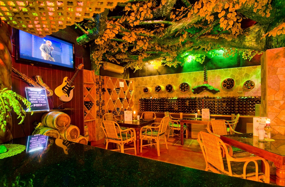 Deep Forest Garden Hotel 7/80