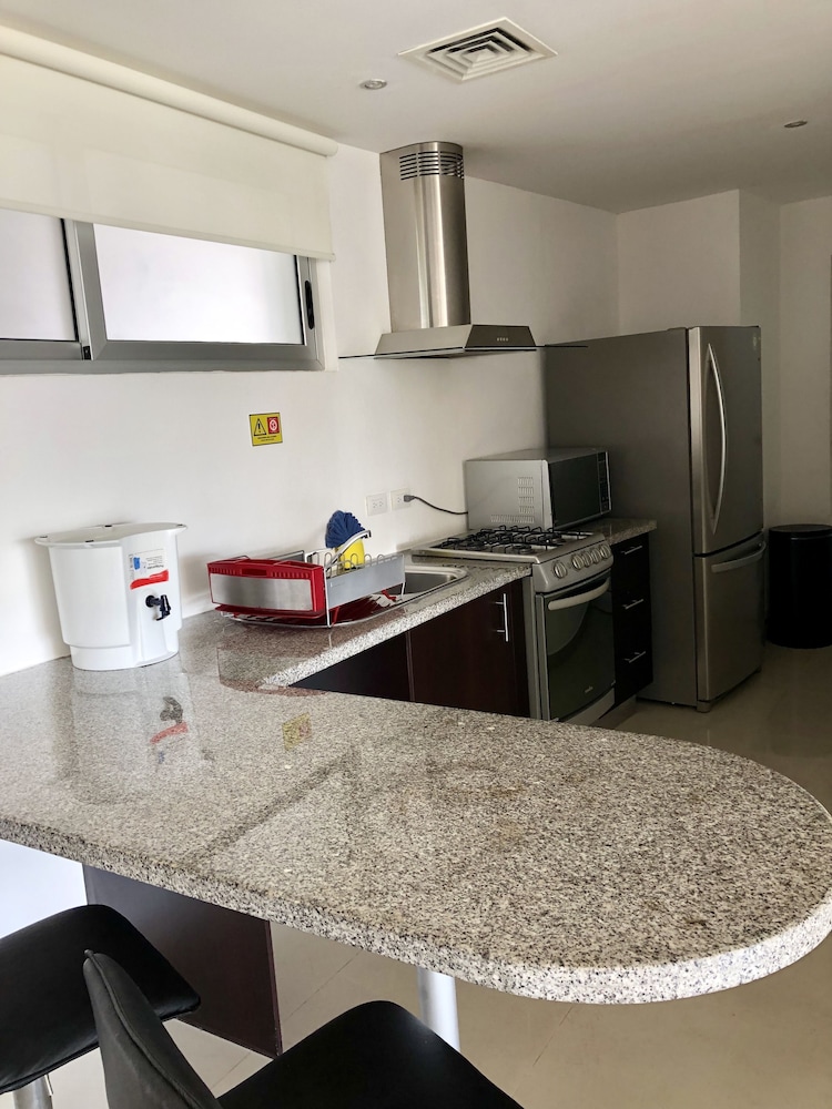 Suites Malecon Cancun 24/70