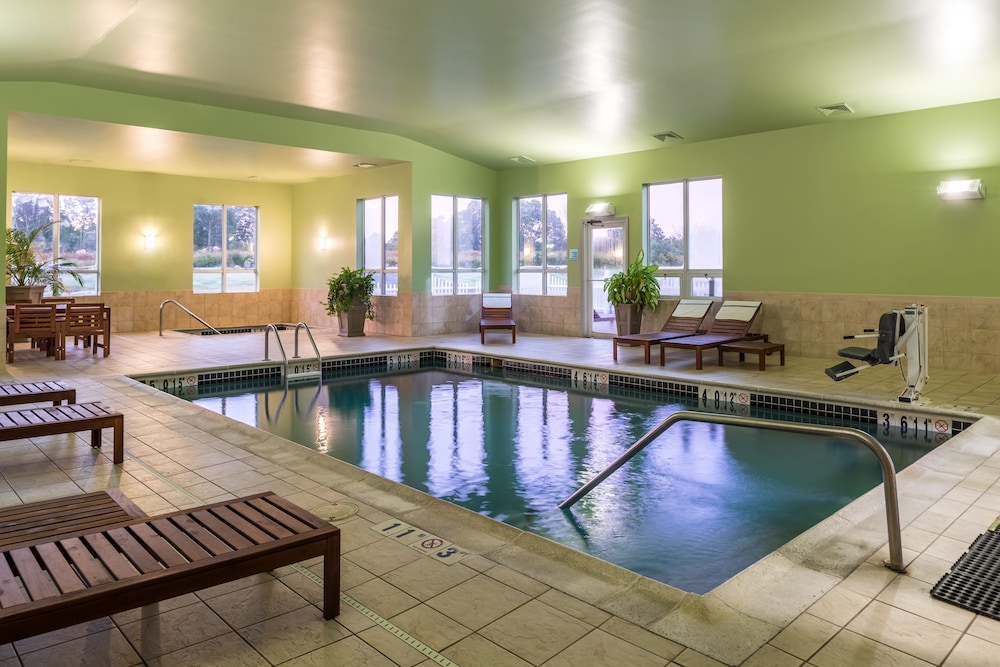 Holiday Inn Express Mystic 3/45