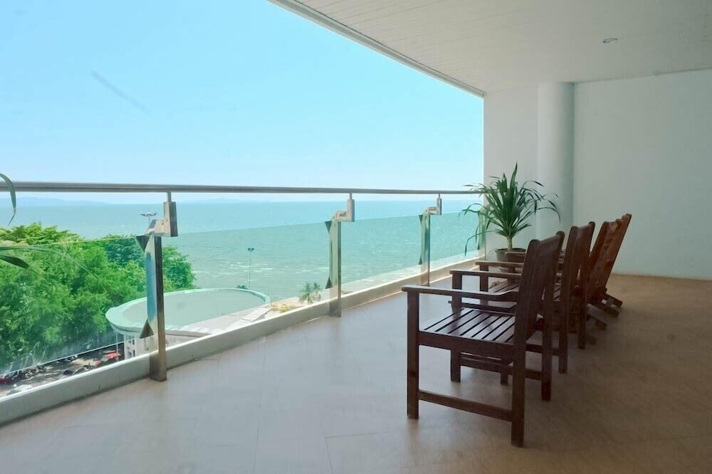 Royal Beach View 37/71
