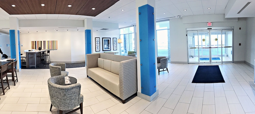 Holiday Inn Express Suites Rantoul 56/76