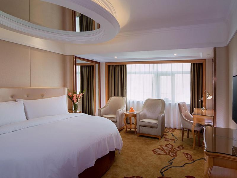 Vienna International Hotel (Shenzhen Fuyong Convention and Exhibition Center) 17/36