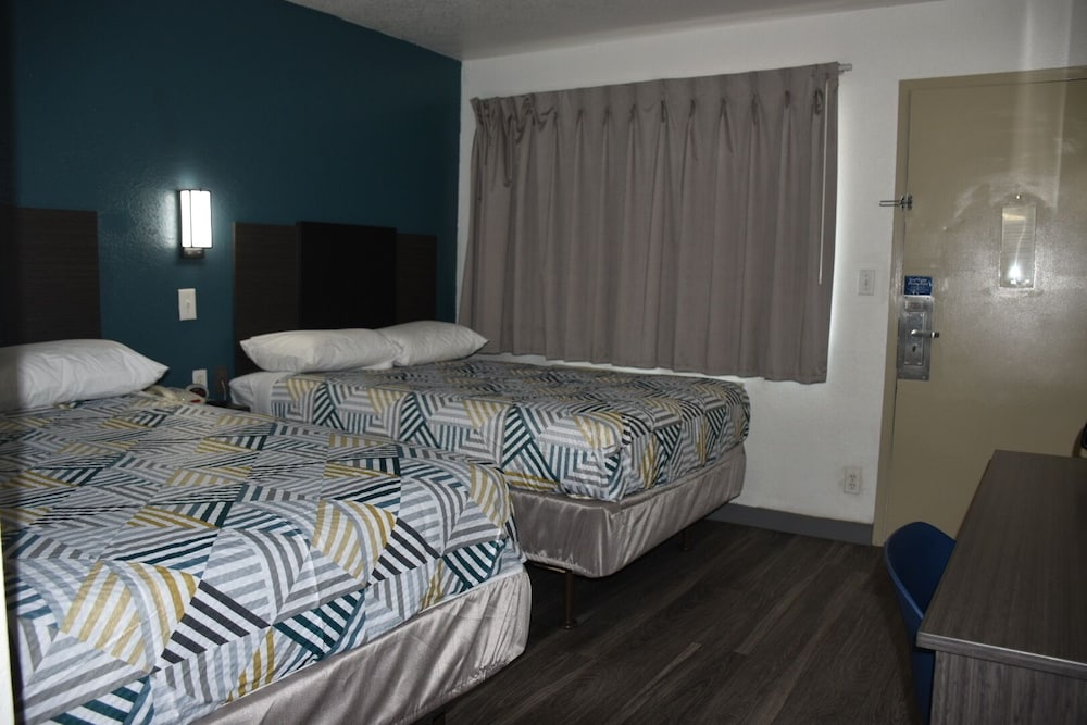 غرفة قياسية بسريرين مزدوجين للمدخنين، Studio6 Grand Prairie, TX 4/5