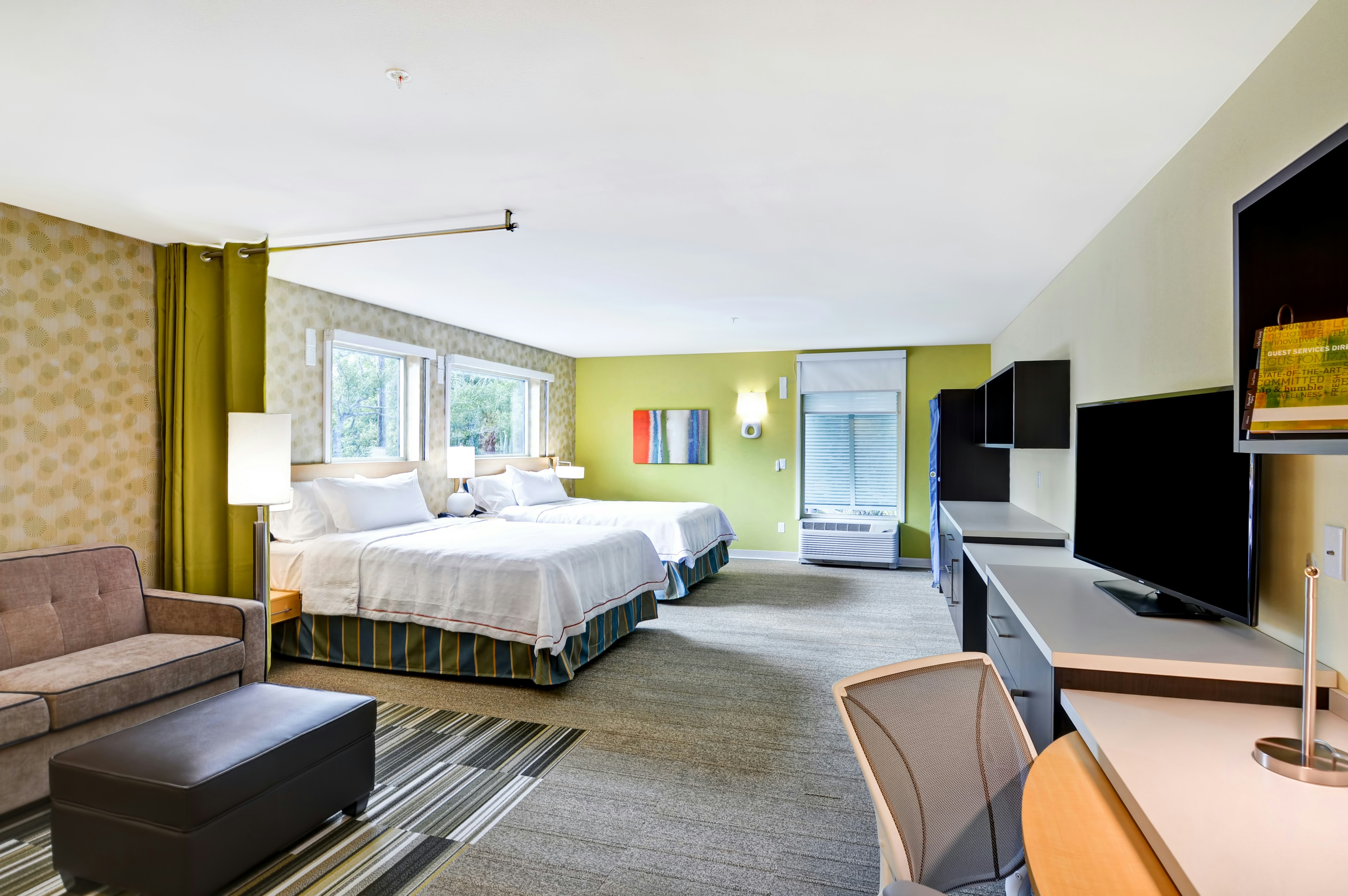STUDIO, 2 QUEEN BEDS