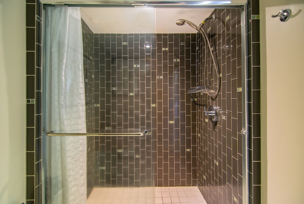 Regency on Beachwalk Waikiki by OUTRIGGER 27/50