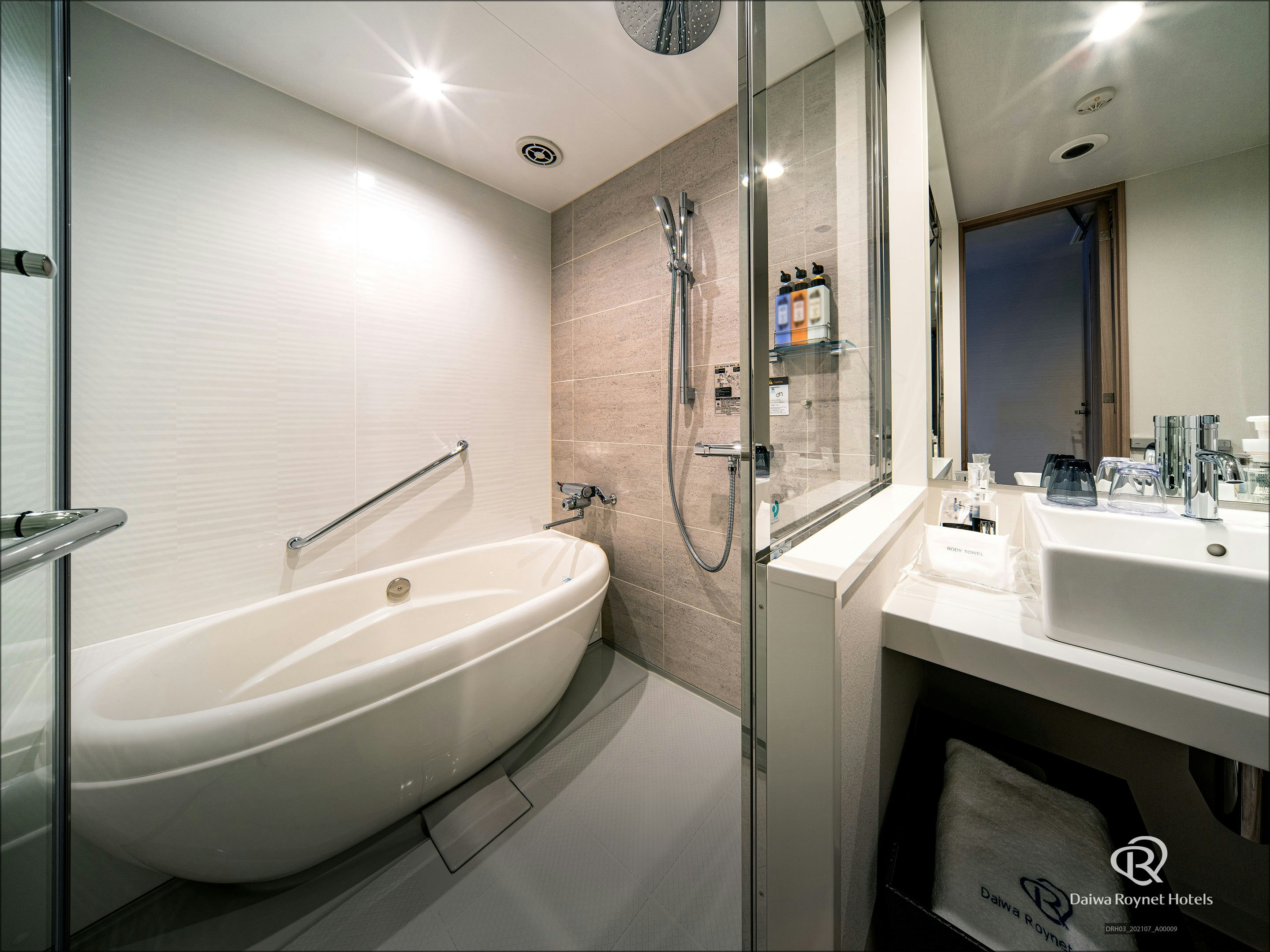 Daiwa Roynet Hotel Kanazawa Eki Nishiguchi 50/50