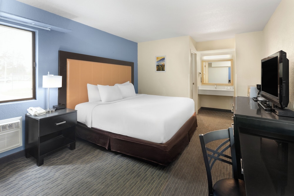 Days Inn by Wyndham Mackinaw City/Bridgeview Area 18/61