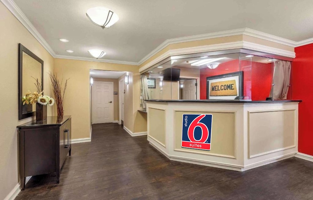 Lobby at Studio 6 Extended Stay Chicago Vernon Hills Lincolnshire IL, VERNON HILLS - IL