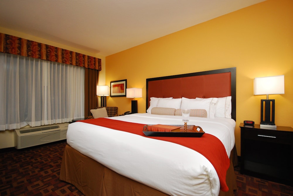 Holiday Inn Express Gonzales 9/29