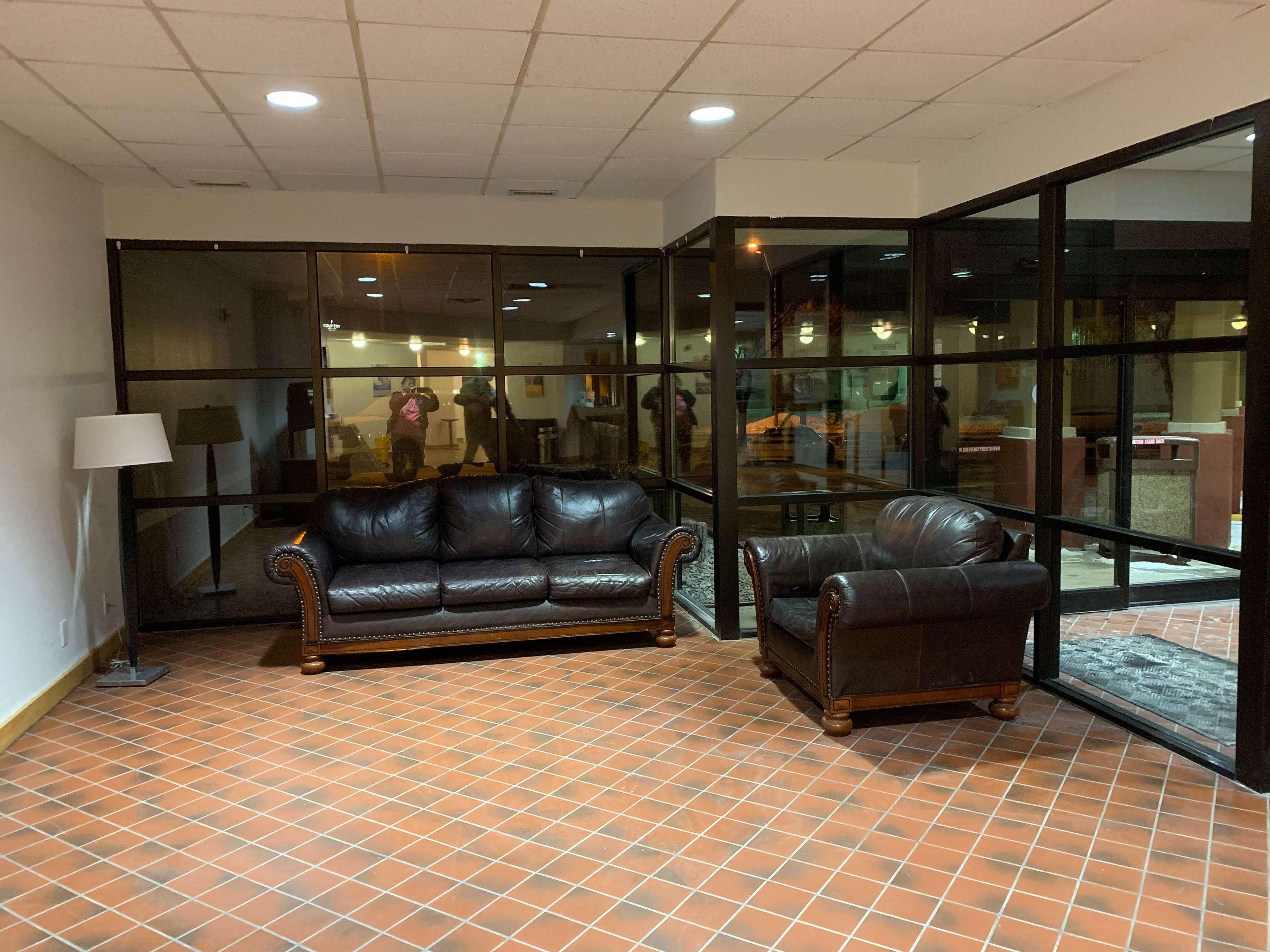 Studio6 Lincoln, NE - Airport 32/43