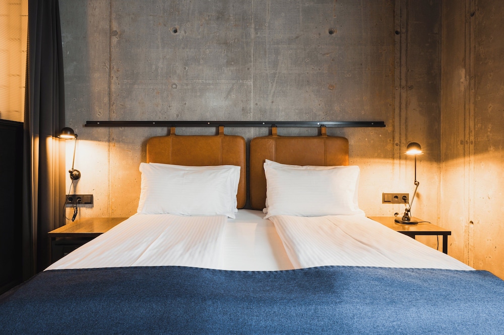 STANDARD, DOUBLE OR TWIN BED, HARBOUR VIEW, SAUNA