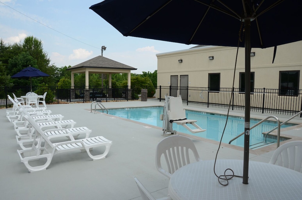 Baymont By Wyndham Clarksville 28/39