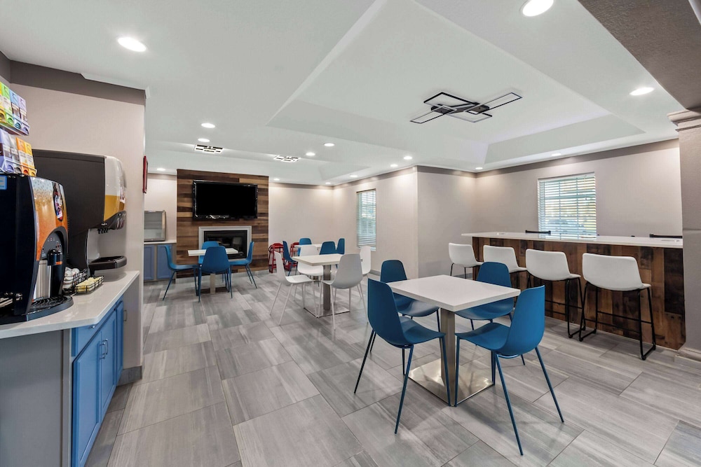 Howard Johnson by Wyndham Jackson 40/50