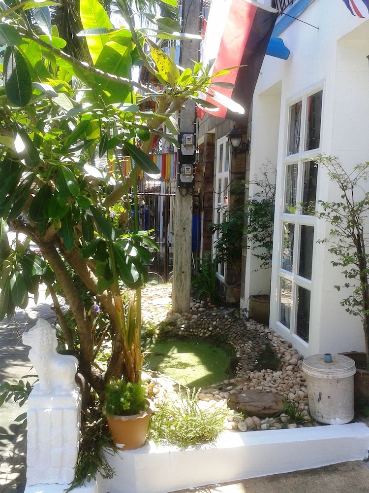 Summer Breeze Inn Hotel 28/28
